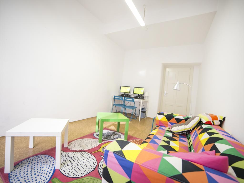 Dizzy Daisy Hostel Praga Exterior foto