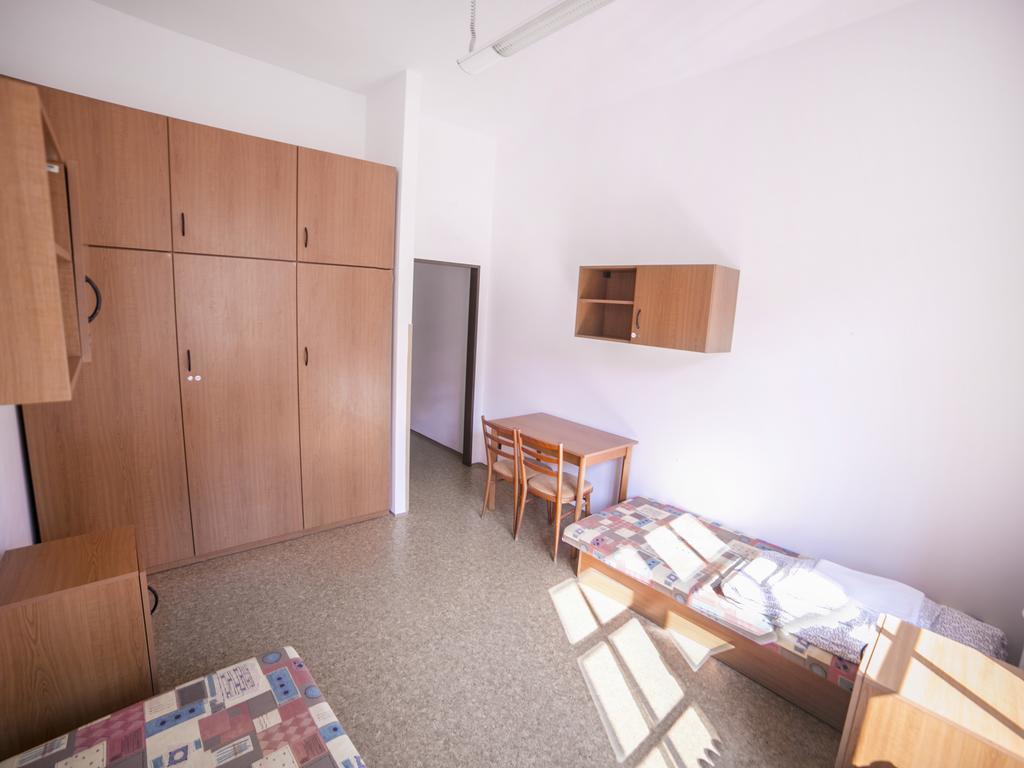 Dizzy Daisy Hostel Praga Habitación foto
