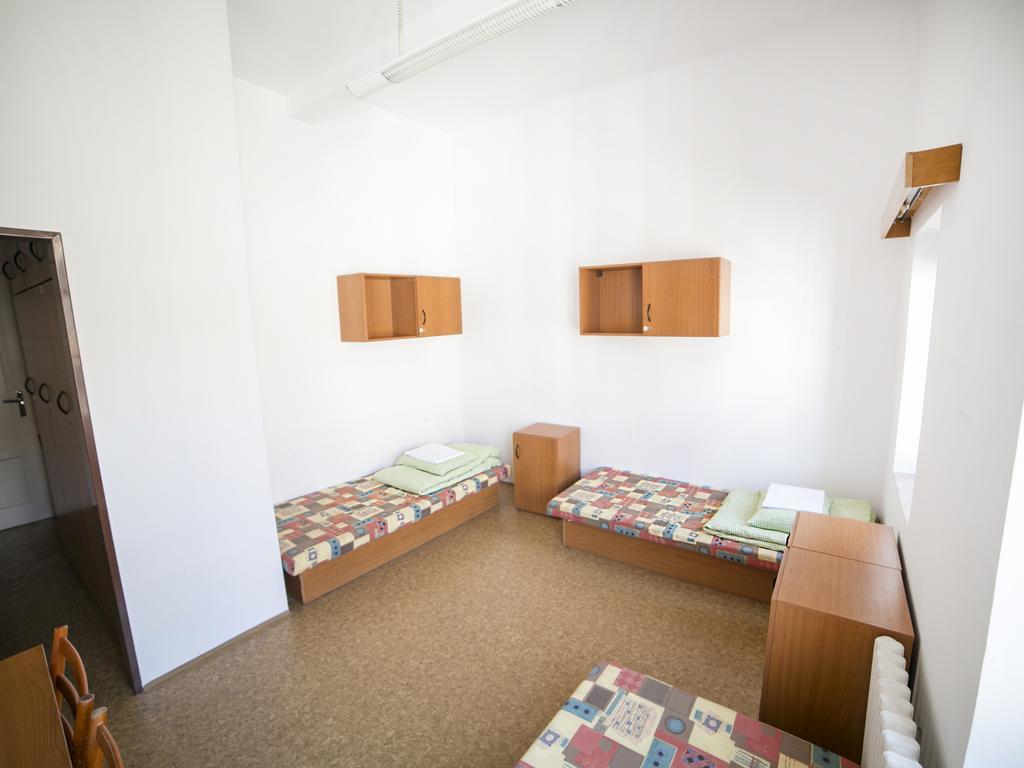 Dizzy Daisy Hostel Praga Habitación foto