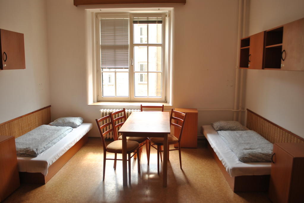 Dizzy Daisy Hostel Praga Habitación foto