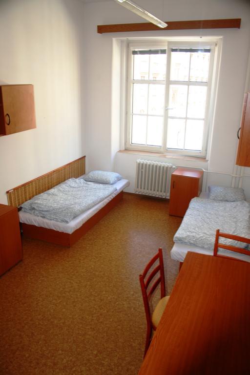 Dizzy Daisy Hostel Praga Habitación foto