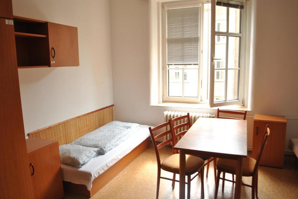 Dizzy Daisy Hostel Praga Habitación foto