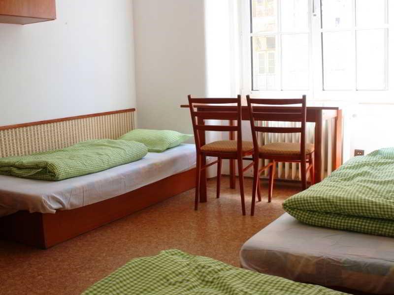 Dizzy Daisy Hostel Praga Exterior foto